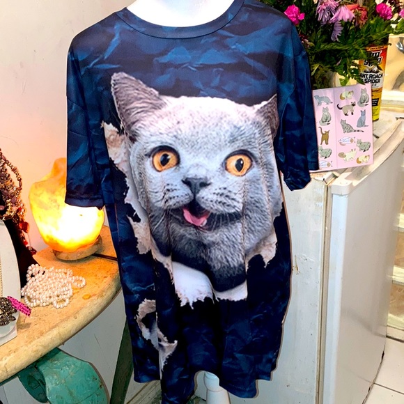 SALE NIB Hi! Are you looking? Sweet kitty just wants to say “Hi!” 3D Cat Shirt - Picture 1 of 7